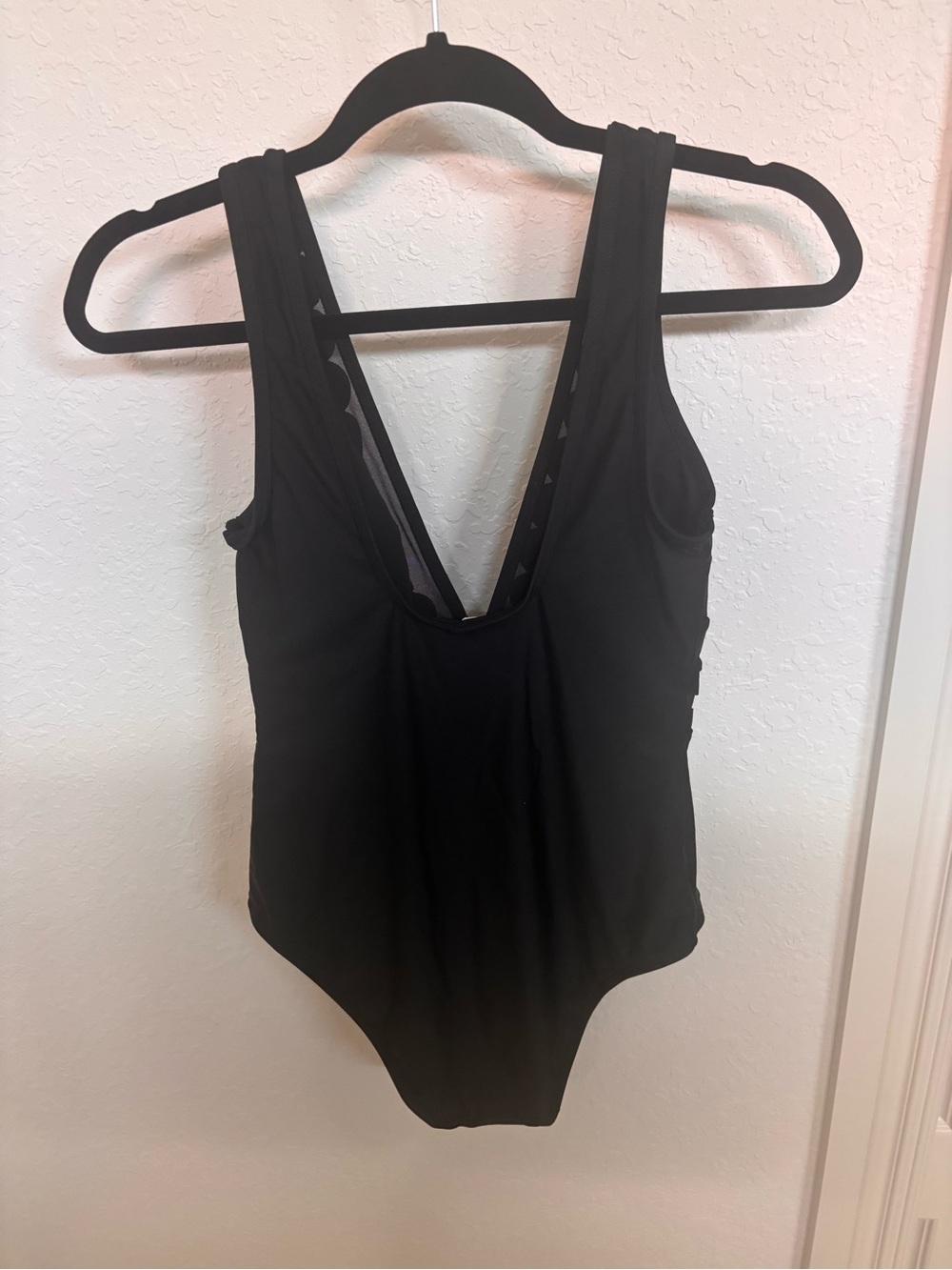 Cupshe NWT V-neck Swimsuit - Picture 7 of 10